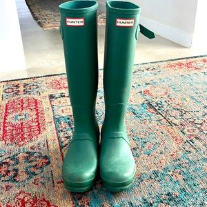 Knee high dark green Hunter boots. Worn, but still in great condition. Size 9.